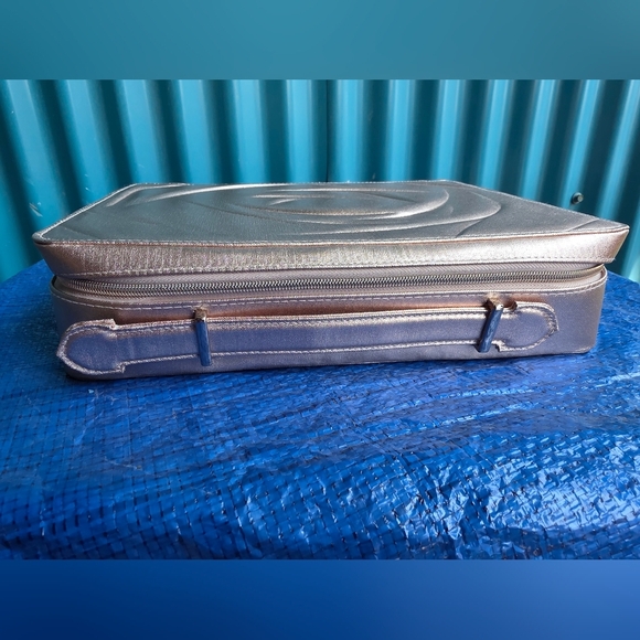 NWOT Lancome Paris Metallic Gold Women's Bag Makeup Case Zipper Travel Kit - Picture 10 of 16